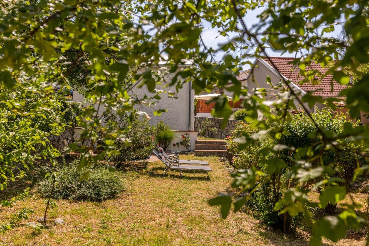 Charming Studio With Hot Tube, Terrace, Barbecue And Garden Kraljevica Exterior foto